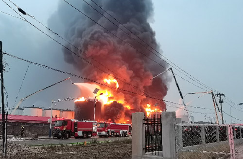 乐鱼体育压缩空气泡沫消防车救援广东省佛山市高明区火灾