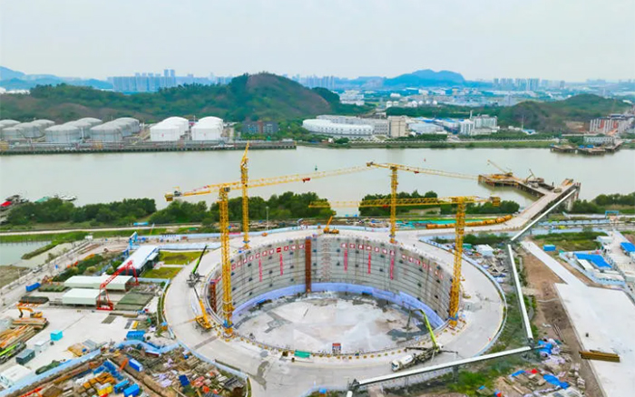 “定海神针”立珠江，乐鱼体育挑起超级工程建设大梁