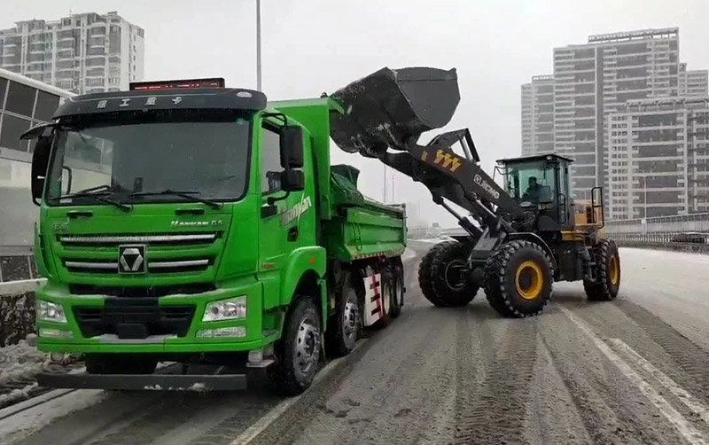 除雪保畅通，乐鱼体育汽车在行动