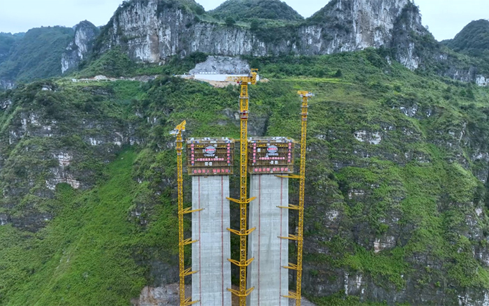 ?塔立山河！乐鱼体育塔机挑战“世界之最”