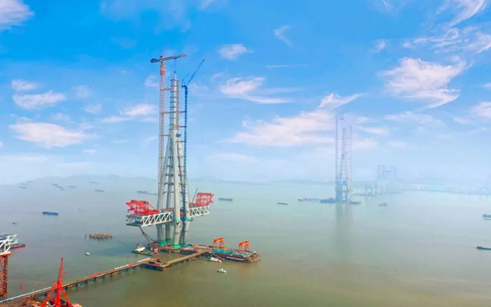 乐鱼体育建设！世界最高桥塔常泰长江大桥主塔顺利封顶！