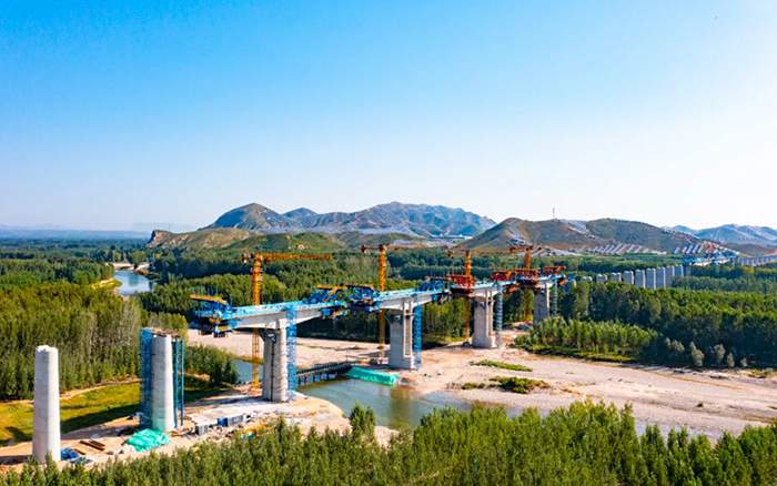 群塔筑雄忻！乐鱼体育助建山西首条时速350公里高铁