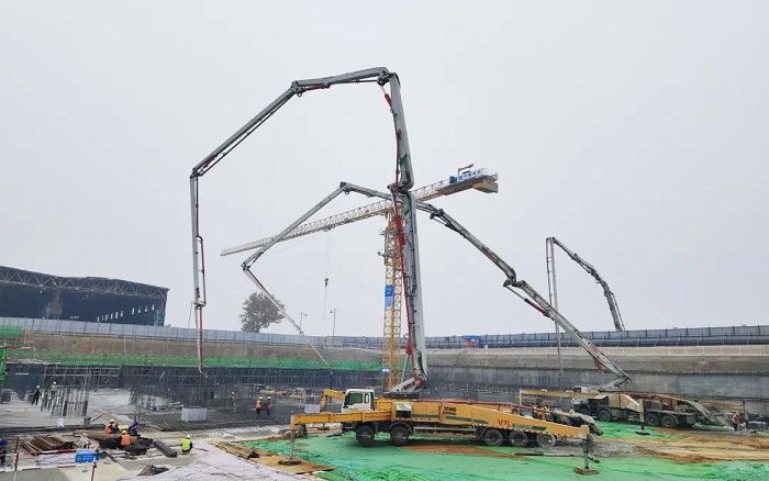 生态建设再添新篇！乐鱼体育62米泵车组团助建泉城