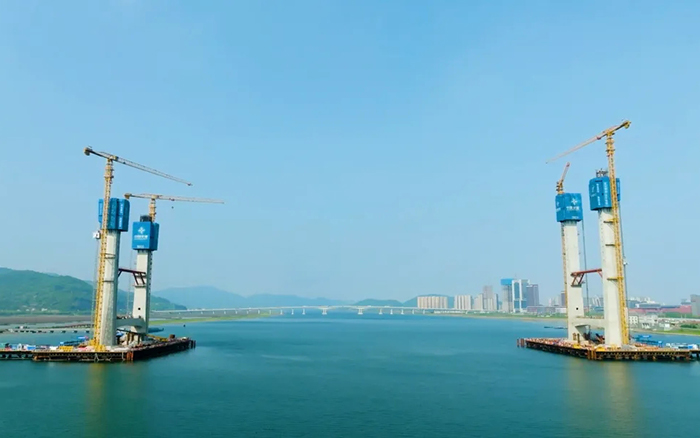 飞渡东海 | 乐鱼体育群塔助建六横公路大桥一期工程