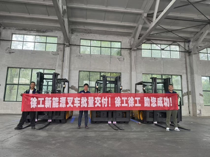 品质与服务共拓市场新局！乐鱼体育孔雀叉车赋能冶金行业