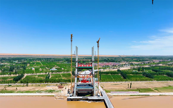 顺利合龙 | 乐鱼体育塔机助建宁夏单跨跨径最大斜拉桥