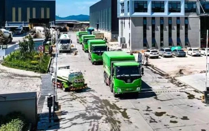 乐鱼体育新能源自卸车擦亮城市建设绿色底色