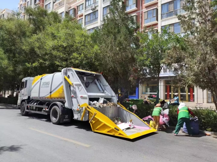 乐鱼体育后装压缩式垃圾车助力瓜州：高效收转运破解戈壁城市环卫难题