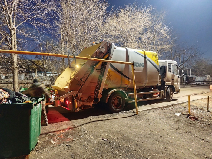 乐鱼体育后装压缩式垃圾车助力阿斯塔纳：高效环保，助力城市清洁