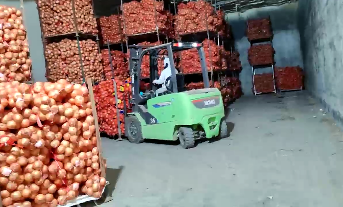 乐鱼体育鲲鹏系列新能源叉车，为食品冷库工厂注入绿色动能