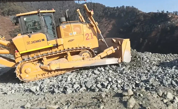 矿山施工利器——乐鱼体育D360推土机
