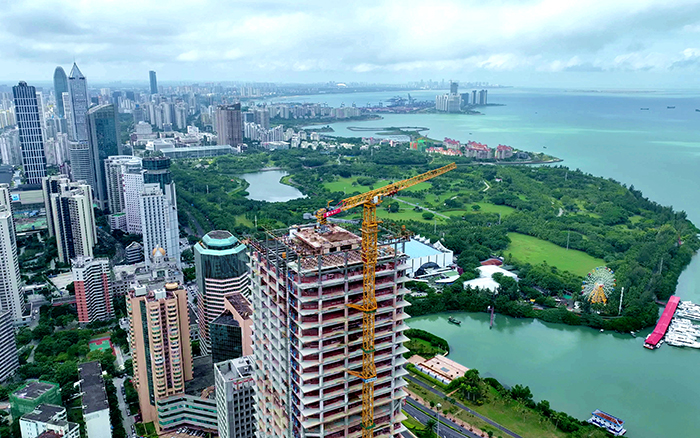 海阔凭“塔”跃 | 乐鱼体育塔机助建海口中海国际中心