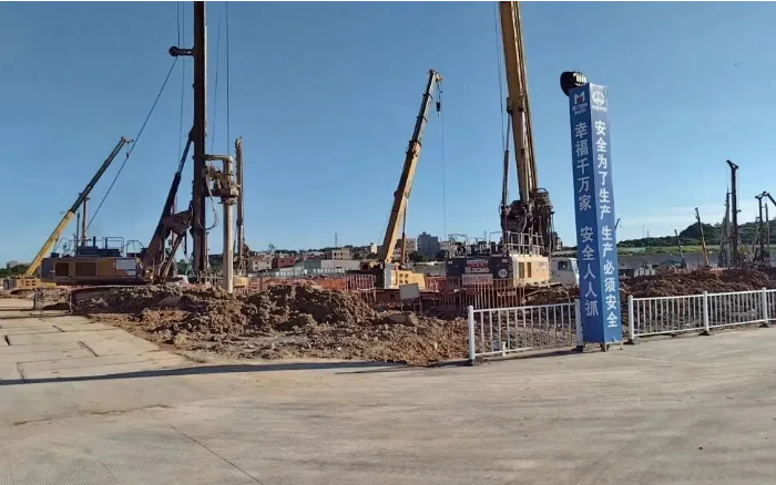 粘土 + 花岗岩地层 “拦路虎”？乐鱼体育 XR320E 旋挖钻机高效破解助厦门轨交