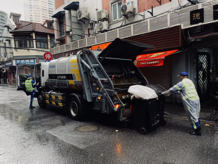 南京东路人流如织垃圾多？乐鱼体育XGH5120ZYSXBEV：轻松搞定！