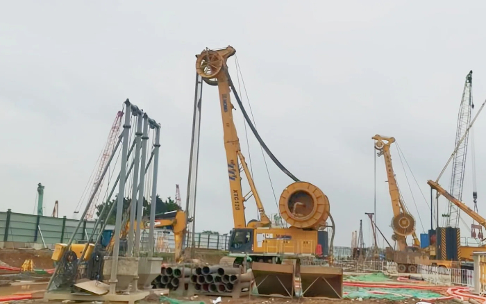 乐鱼体育 XTC120 双轮铣，攻克机场隧道复杂地质！