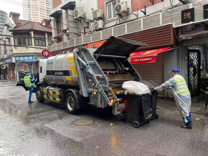 南京东路人流如织垃圾多？乐鱼体育XGH5120ZYSXBEV：轻松搞定！