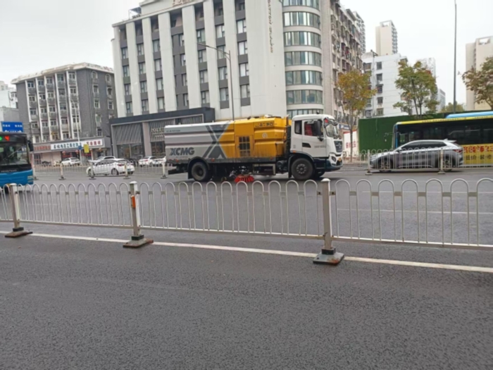 六年品质见证硬核实力，乐鱼体育18吨洗扫车获当地客户点赞！