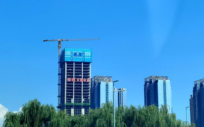 直冲天际  乐鱼体育塔机助建兰州超高层项目