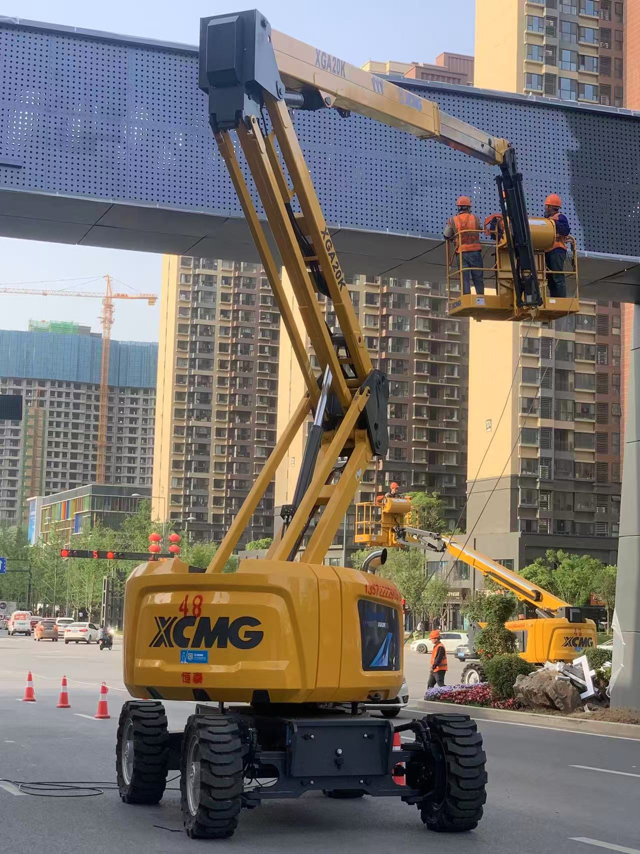 乐鱼体育XGA20K高空作业车“硬核助力”西安幸福林带建设