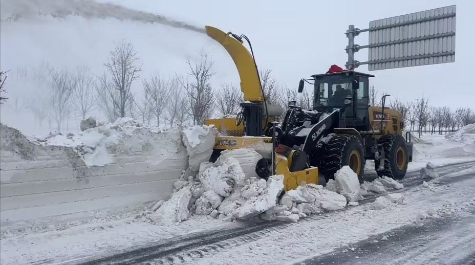 乐鱼体育抛雪机：以硬核实力，驾驭每一场风雪