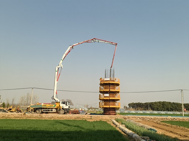 高效浇筑获好评！乐鱼体育HB37V泵车助力焦平铁路建设 