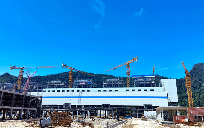 硬核实力！乐鱼体育超大塔机批量助建印尼矿业项目