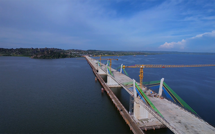 张开“湖上臂膀”：乐鱼体育XGT8022-205助建非洲最长矮塔斜拉桥