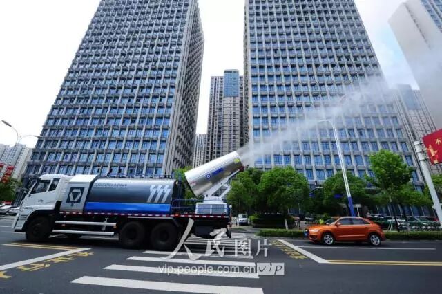 清凉启动！乐鱼体育雾炮车魅力指数100分！