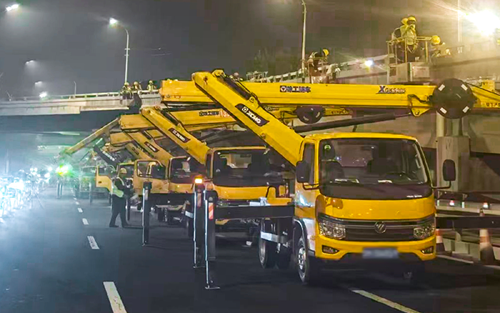 深夜攻坚京城高架！ 乐鱼体育高空车集结市政道路养护一线