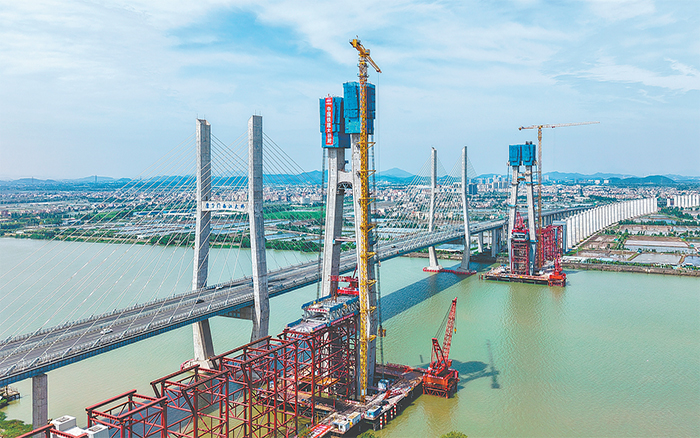 钢铁巨臂耀珠江：乐鱼体育XGT7527A-18S助力深江铁路主桥建设