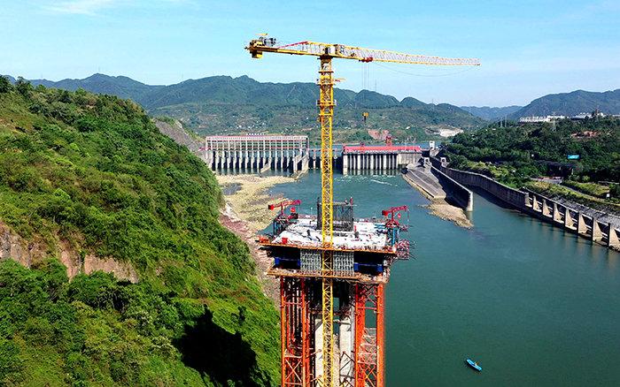 乐鱼体育双塔助建嘉陵江畔的“钢铁脊梁”